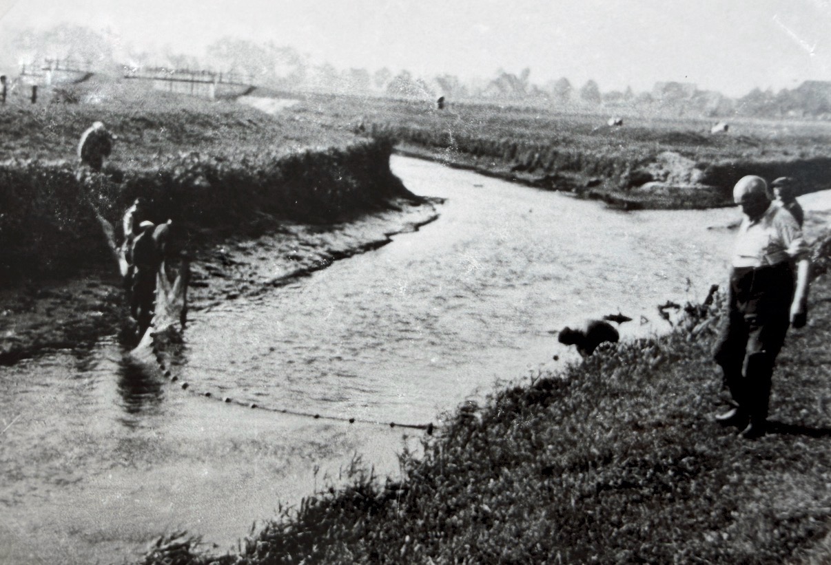 Fischzug an der Sule – Sulinger Bürger mit dem Netz – Original